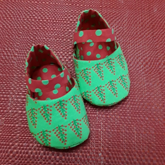 Pixie Dust Designs Boutique Christmas baby shoes - Picture 2 of 2